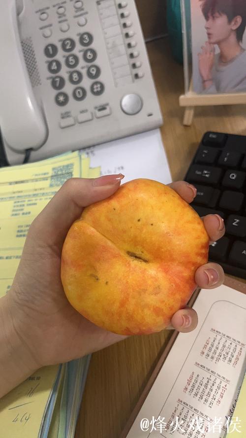 BLG深夜分享美食：今日份夜宵已就位，大厨努力学习新菜系中