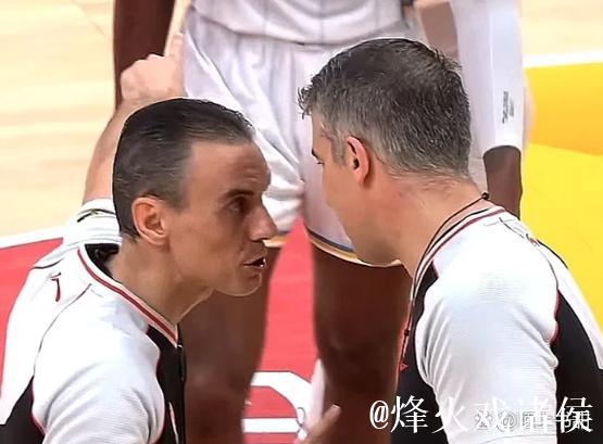 垃圾时间登场刷4分！北京顶薪内线范子铭难掩尴尬 新赛季更边缘化