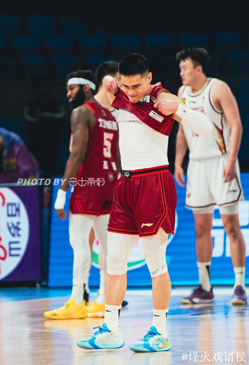 陈盈骏15分首钢胜广州 琼斯三双吉林胜江苏 陈盈骏15分首钢胜广州 琼斯三双吉林胜江苏