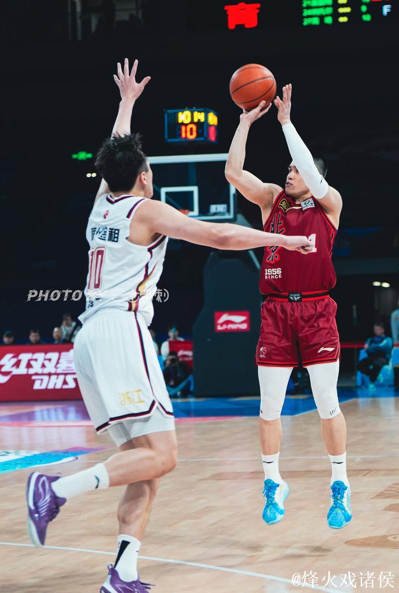 陈盈骏15分首钢胜广州 琼斯三双吉林胜江苏 陈盈骏15分首钢胜广州 琼斯三双吉林胜江苏